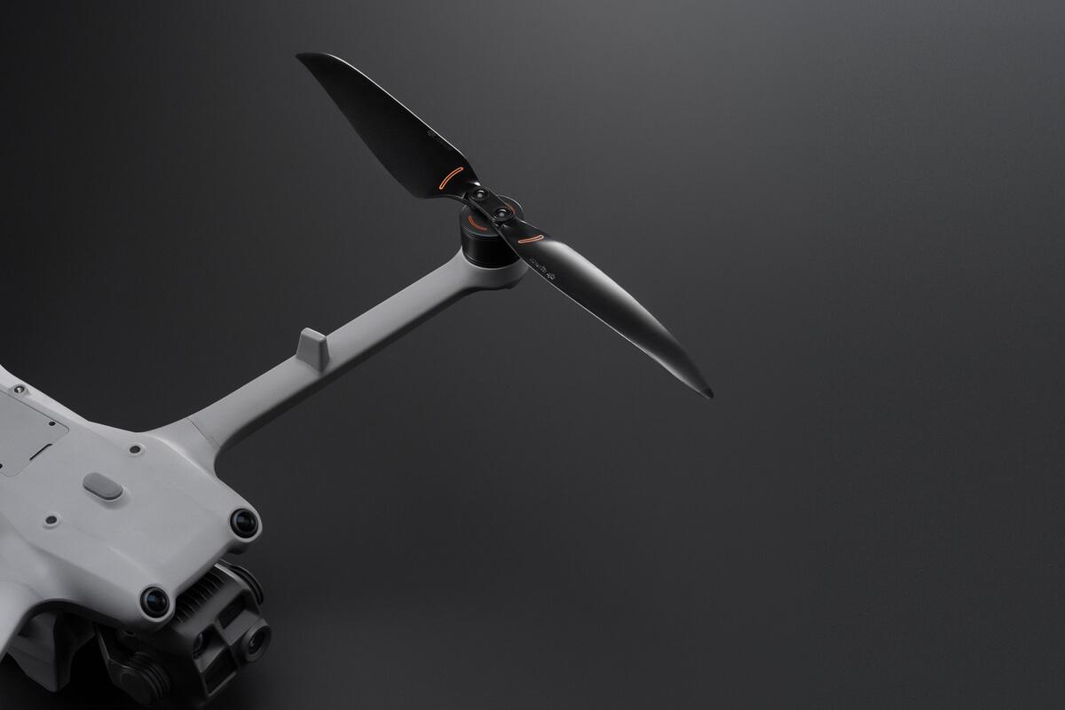 DJI Matrice 4D Series Low-Noise Anti-Ice Propellers DJI Matrice 4D Series Low-Noise Anti-Ice Propellers
