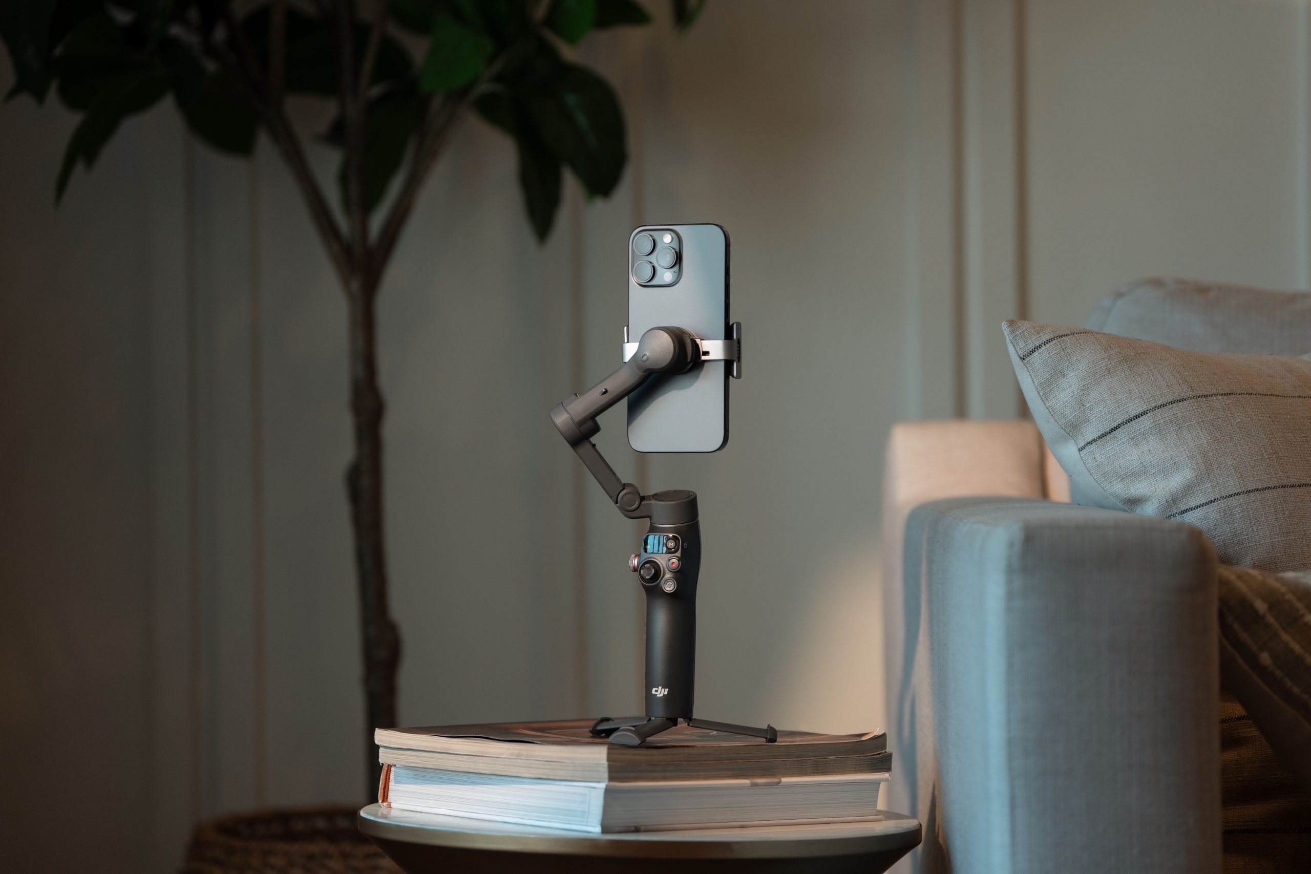 OM8 Product Photos 2 Iphone OM 8